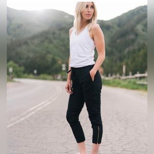 ZYIA Black Everywhere zipper pocket women joggers